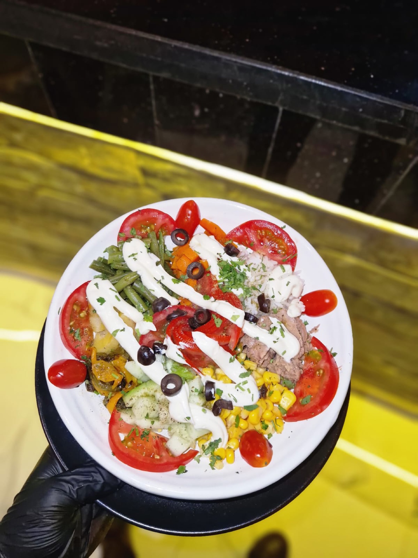 Salade niçoise composée du restaurant M-SIMPLE