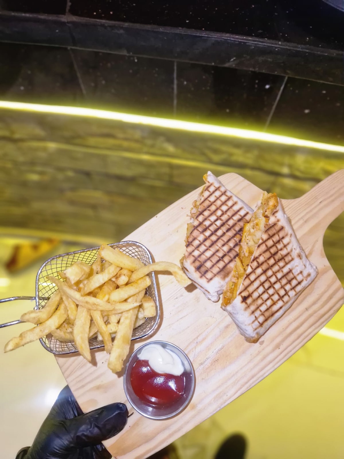 Tacos poulet grillé avec frites du restaurant M-SIMPLE